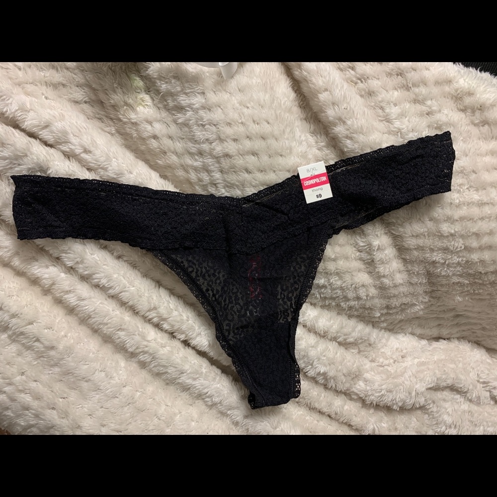 🆓 🆓 🆓 • Lace Thong • NWT • XL